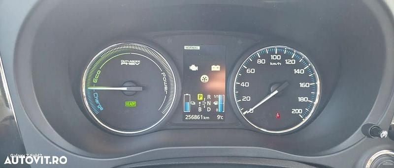 Second-hand Mitsubishi Outlander 121 CP (88 kW) 2014 Culoarealbastru SUV