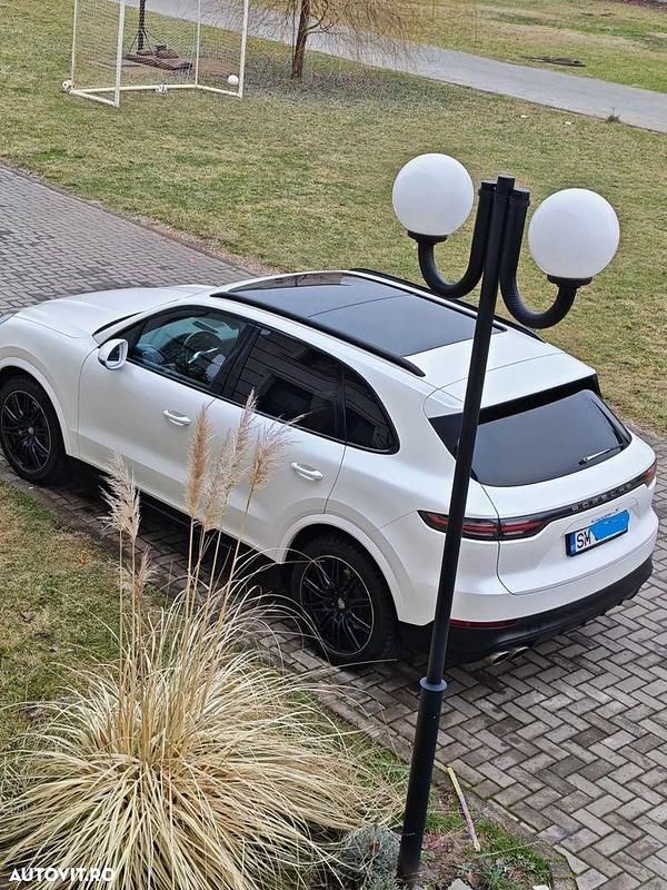 Culoarealb Second-hand 2017 Porsche Cayenne SUV | 47.000 EUR (Preț OK) - Imagine 1/4