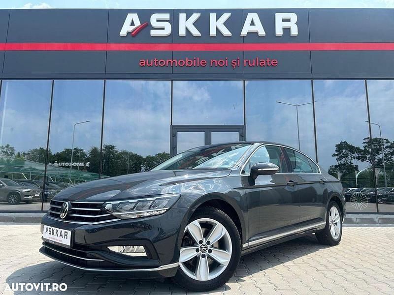 Gri Utilizat 2020 VW Passat Highline Berlinǎ | 24.809 EUR (Scump) - Imagine 1/4