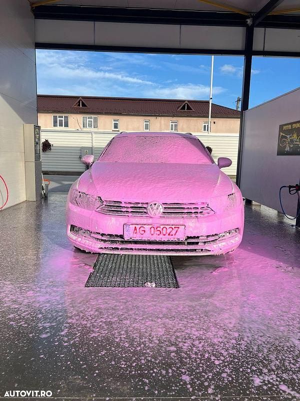 Culoarealb Utilizat 2016 VW Passat Comfortline Break | 8.300 EUR (Super Preț) - Imagine 1/4