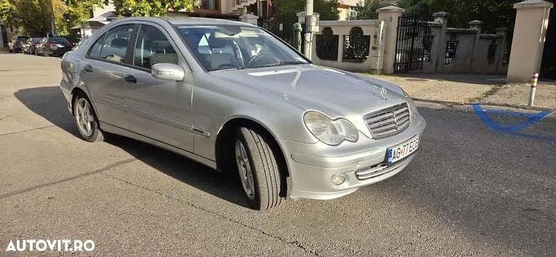 Culoaregri Utilizat 2005 Mercedes C200 Classic Berlinǎ | 3.700 EUR (Preț OK) - Imagine 1/4