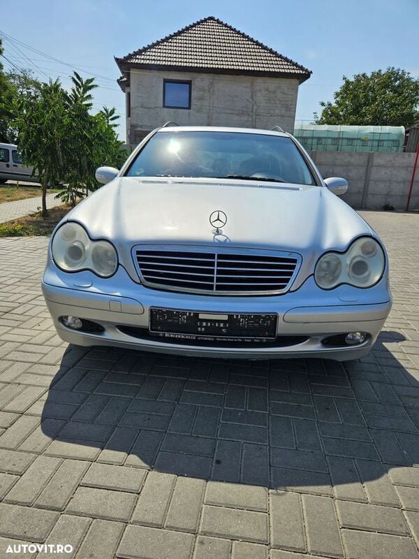 Argint Utilizat 2003 Mercedes C180 Avantgarde Break | 1.950 EUR - Imagine 1/4