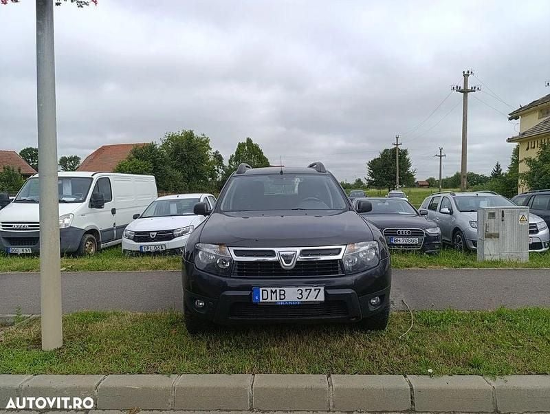 Negru Utilizat 2011 Dacia Duster Lauréate SUV | 4.800 EUR (Preț OK) - Imagine 1/4