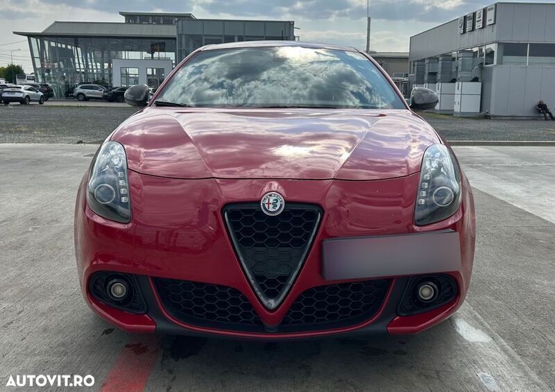 Rosu Utilizat 2016 Alfa Romeo Giulietta Hatchback | 10.900 EUR - Imagine 1/4