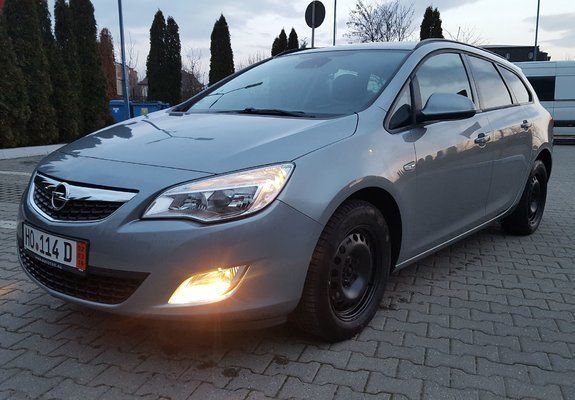 Gri Utilizat 2011 Opel Astra Break | 5.450 EUR (Scump) - Imagine 1/4