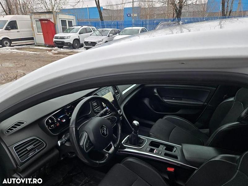 Second-hand Renault Mégane IV Intens 140 CP (102 kW) 2021 Culoarealb Berlinǎ