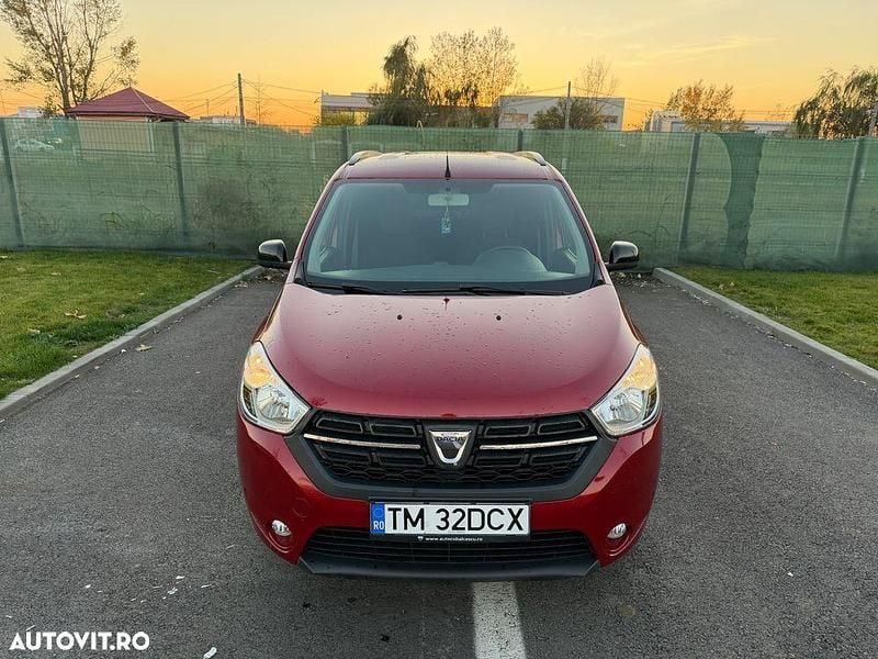 Second-hand Dacia Lodgy Lauréate 115 CP (84 kW) 2021 Culoarerosu Monovolum