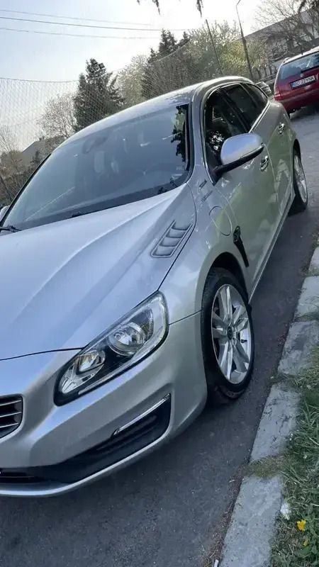 Utilizat 2016 Volvo V60 Break | 11.900 EUR (Preț OK) - Imagine 1/4
