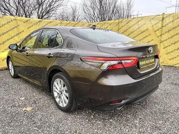 Second-hand Toyota Camry 218 CP (160 kW) 2022 Culoaremaro Berlinǎ