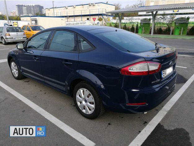 Albastru Utilizat 2012 Ford Mondeo Berlinǎ | 8.300 EUR - Imagine 1/4