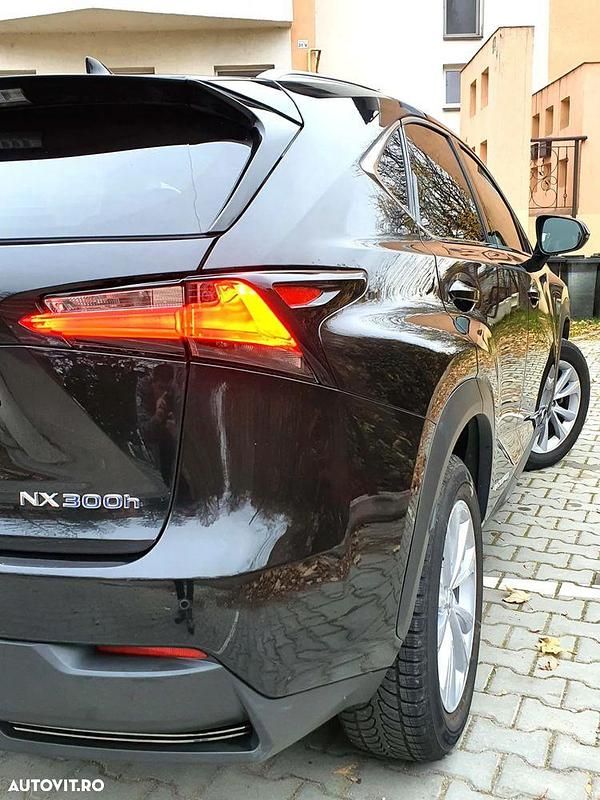Second-hand Lexus NX300h Business Edition 197 CP (144 kW) 2017 Culoarenegru SUV