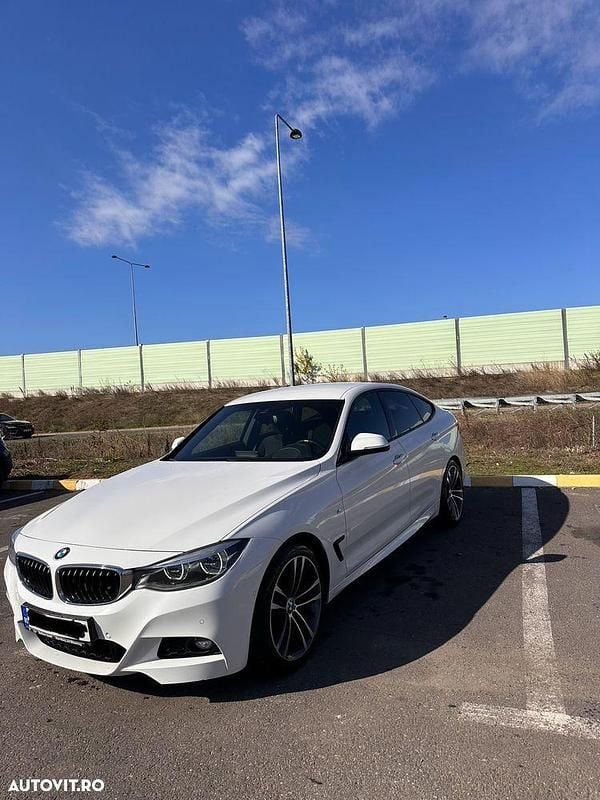 Culoarealb Utilizat 2018 BMW 330 M Sport Coupe | 23.500 EUR (Scump) - Imagine 1/4