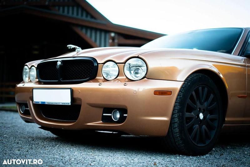 Second-hand Jaguar XJ8 Executive 300 CP (220 kW) 2003 Culoaremaro Berlinǎ
