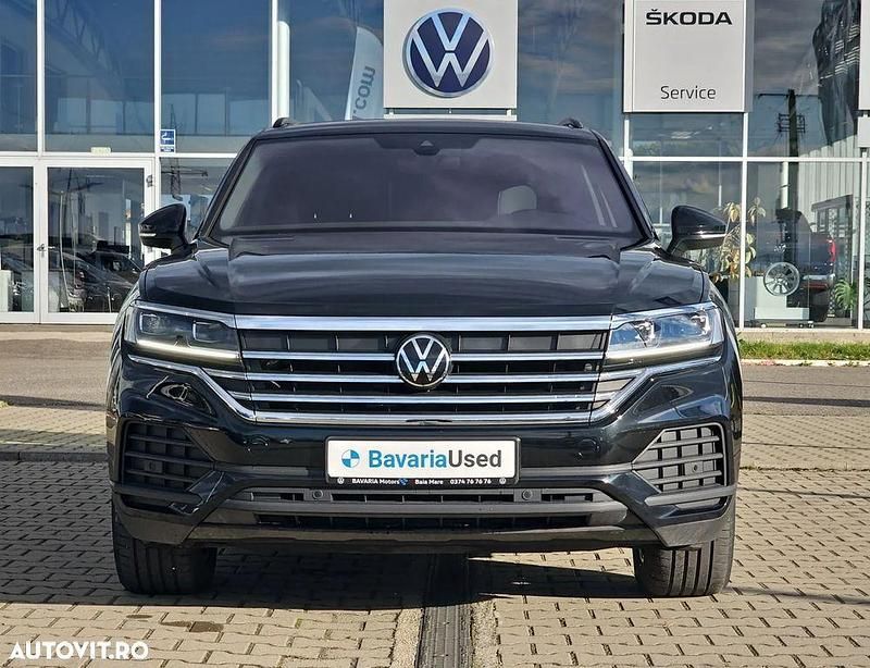 Second-hand VW Touareg Style 231 CP (169 kW) 2023 Culoarenegru SUV