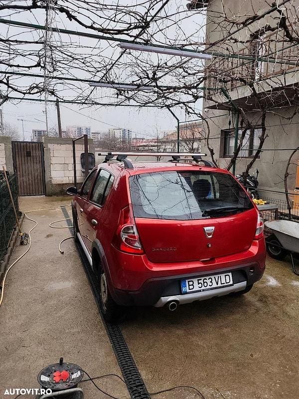 Second-hand Dacia Sandero Stepway 85 CP (62 kW) 2011 Culoarerosu Hatchback