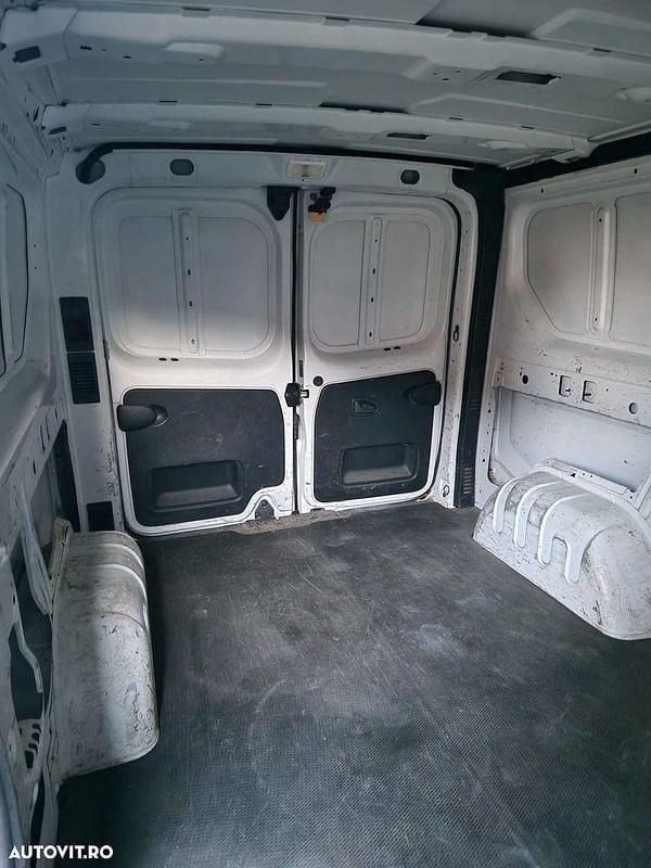 Second-hand Renault Trafic 115 CP (84 kW) 2015 Culoarealb Monovolum