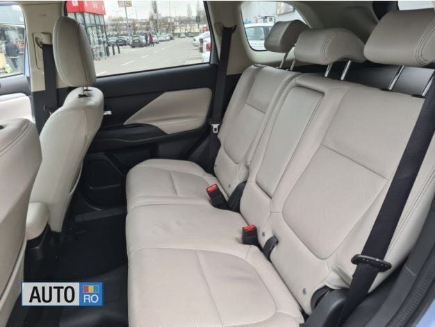 Second-hand Mitsubishi Outlander 200 CP (147 kW) 2014 Albastru SUV