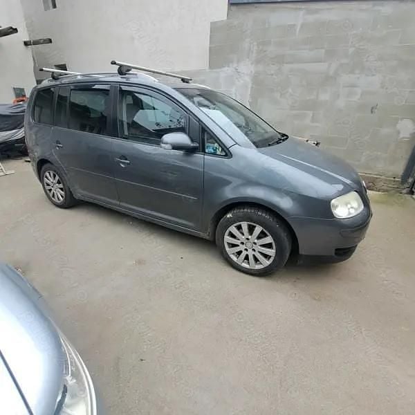 Gri Utilizat 2003 VW Touran Monovolum | 1.800 EUR (Preț OK) - Imagine 1/4