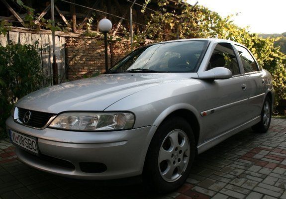 Argintiu Utilizat 2001 Opel Vectra Berlinǎ | 1.600 EUR - Imagine 1/4
