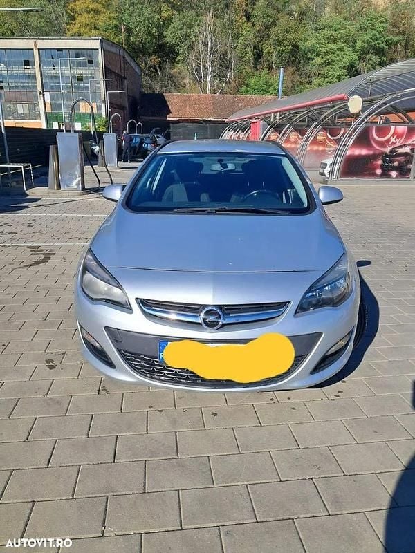 Culoareargint Utilizat 2014 Opel Astra Break | 3.800 EUR (Preț bun) - Imagine 1/4