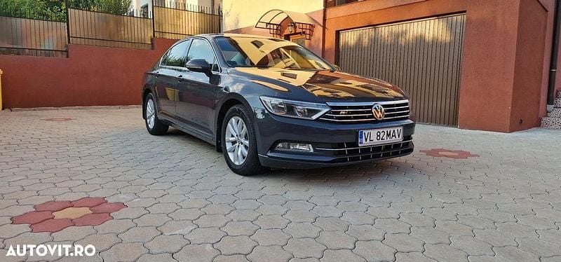 Gri Utilizat 2015 VW Passat Comfortline Berlinǎ | 11.600 EUR (Preț OK) - Imagine 1/4