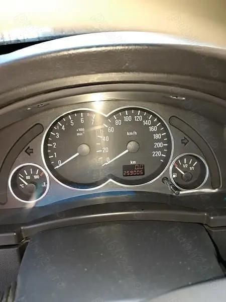 Utilizat 2004 Opel Meriva Monovolum | 1.800 EUR (Preț OK) - Imagine 1/4