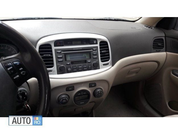 Verde Utilizat 2008 Hyundai Accent Berlinǎ | 1.600 EUR - Imagine 1/4