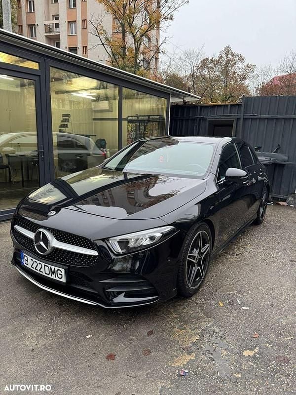 Culoarenegru Utilizat 2021 Mercedes A180 AMG line Berlinǎ | 21.200 EUR (Super Preț) - Imagine 1/4