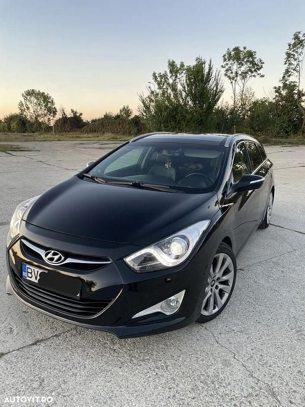 Culoarenegru Utilizat 2012 Hyundai i40 Break | 6.300 EUR (Preț OK) - Imagine 1/4
