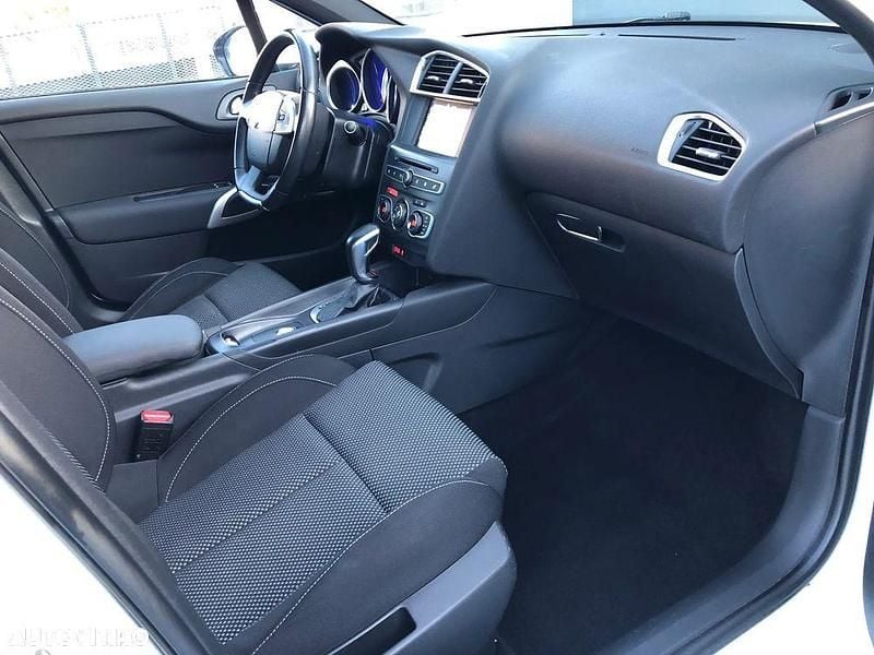 Second-hand Citroën DS4 So Chic 120 CP (88 kW) 2017 Alb Hatchback