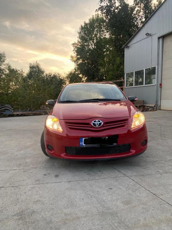 Utilizat 2011 Toyota Auris Hatchback | 5.600 EUR (Preț OK) - Imagine 1/4