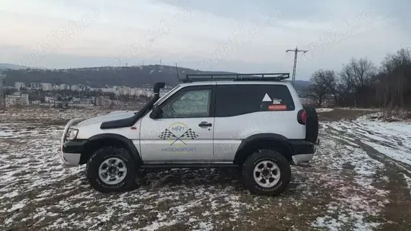Gri Utilizat 2004 Nissan Terrano SUV | 7.900 EUR - Imagine 1/4