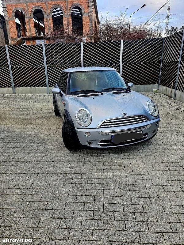 Argint Utilizat 2005 Mini ONE Hatchback | 1.599 EUR (Super Preț) - Imagine 1/4