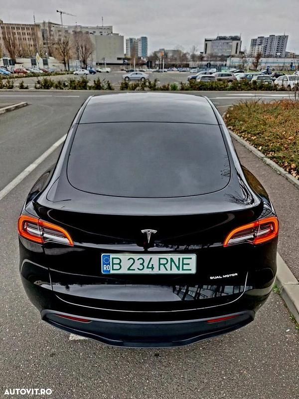 Second-hand Tesla Model Y 378 kW (514 CP) 2021 Culoarenegru SUV
