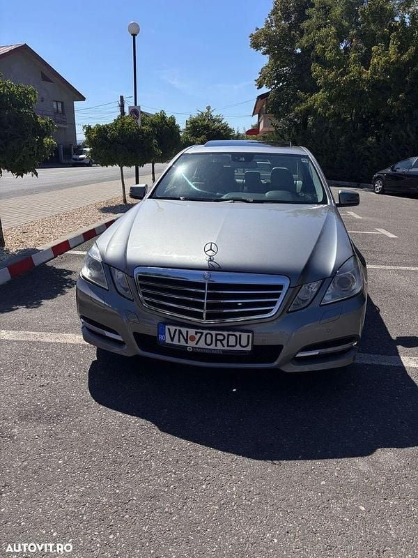 Culoaregri Utilizat 2011 Mercedes E220 Berlinǎ | 9.700 EUR (Preț OK) - Imagine 1/4