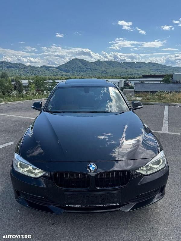 Culoarenegru Utilizat 2013 BMW 320 Luxury Line Berlinǎ | 11.900 EUR (Preț OK) - Imagine 1/4