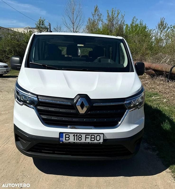 Second-hand Renault Trafic Life 110 CP (80 kW) 2023 Culoarealb Monovolum