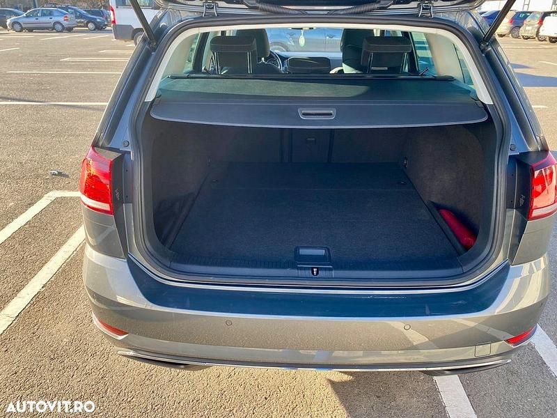 Second-hand VW Golf VIII Life 116 CP (85 kW) 2020 Culoaregri Break