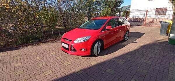 Rosu Utilizat 2012 Ford Focus ST-Line Break | 5.900 EUR (Preț bun) - Imagine 1/4