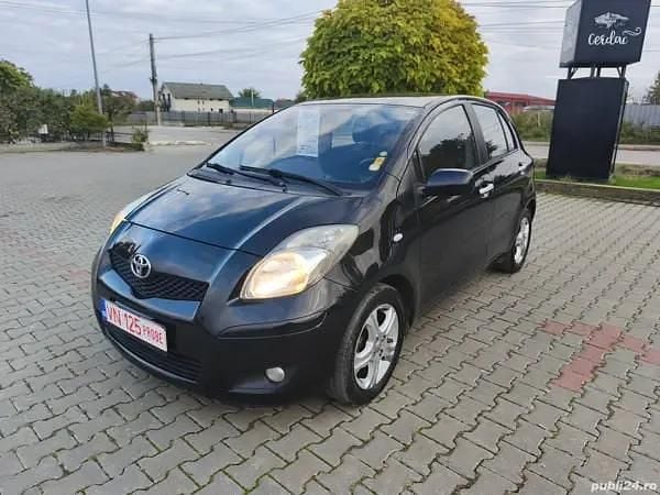 Second-hand 2010 Toyota Yaris Berlinǎ | 3.650 EUR (Preț OK) - Imagine 1/4