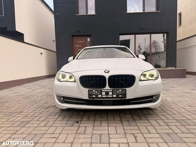 Culoarealb Utilizat 2013 BMW 520 Berlinǎ | 10.000 EUR (Preț bun) - Imagine 1/4