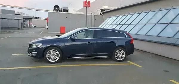 Second-hand Volvo V60 288 CP (211 kW) 2014 Albastru Break