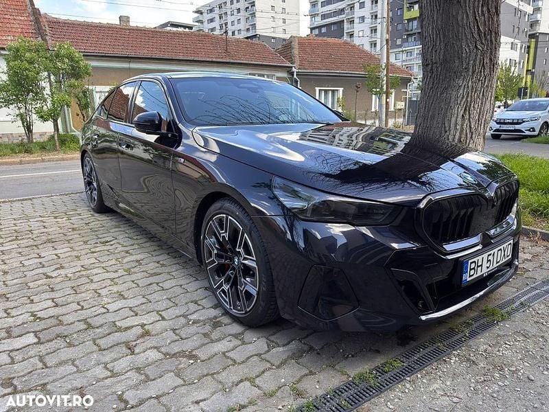 Culoarenegru Utilizat 2024 BMW 520 Comfort Edition Berlinǎ | 54.450 EUR (Preț OK) - Imagine 1/4