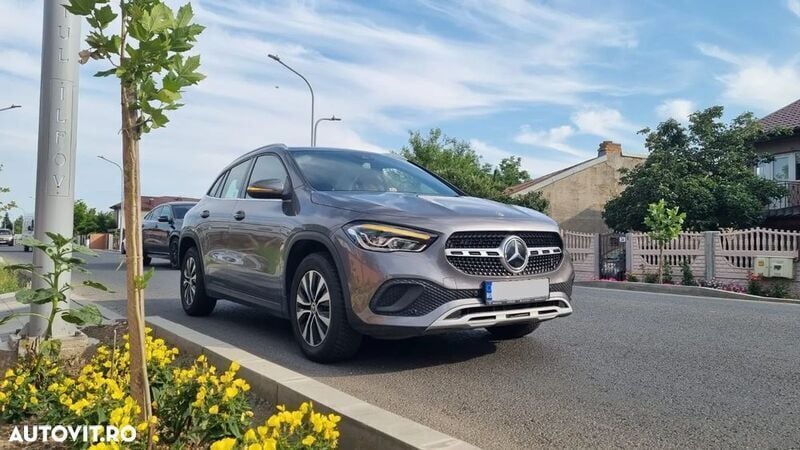 Gri Utilizat 2021 Mercedes GLA200 SUV | 29.999 EUR (Preț bun) - Imagine 1/4