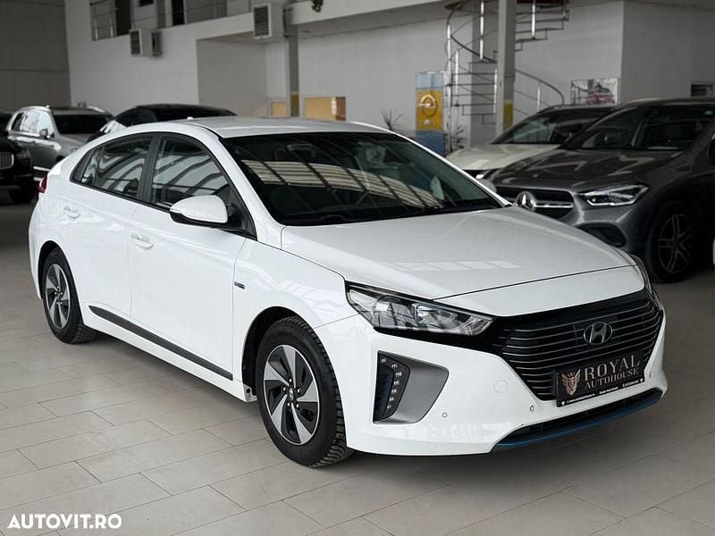 Second-hand Hyundai Ioniq 105 CP (77 kW) 2017 Culoarealb Hatchback