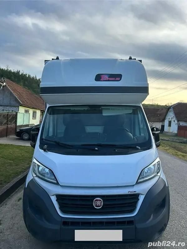 Alb Utilizat 2018 Fiat Ducato Van | 11.000 EUR (Super Preț) - Imagine 1/4