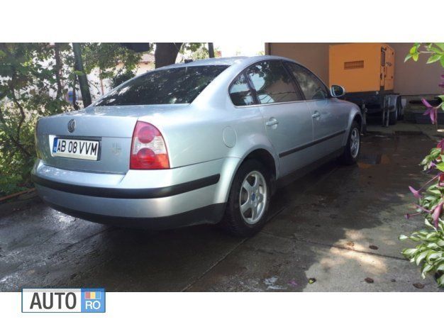 Gri Utilizat 2004 VW Passat Berlinǎ | 2.350 EUR (Preț OK) - Imagine 1/4