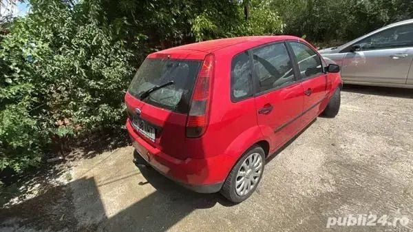 Rosu Utilizat 2003 Ford Fiesta Hatchback | 2.000 EUR (Scump) - Imagine 1/4