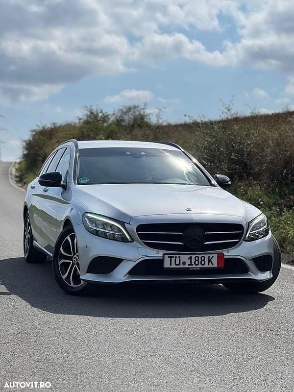 Culoaregri Utilizat 2021 Mercedes C220 Avantgarde Break | 16.500 EUR - Imagine 1/4