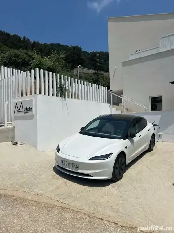 Second-hand Tesla Model 3 Standard Range 217 kW (296 CP) 2024 Alb Berlinǎ